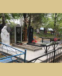 Лавка металлическая на кладбище
